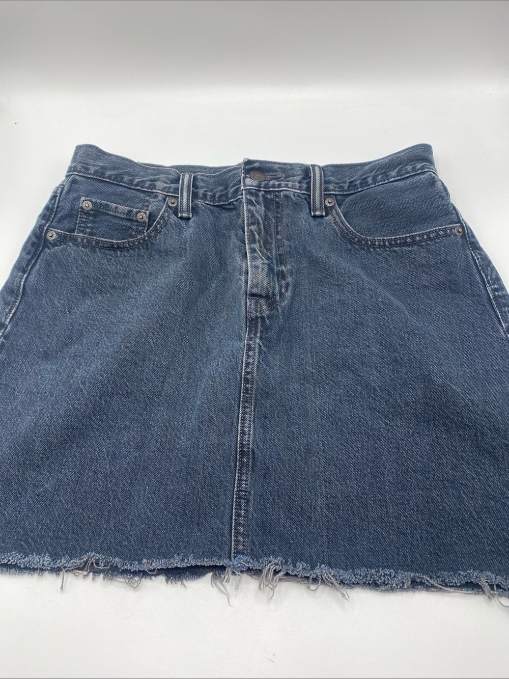 Levis High Rise Fray Cut Hem Black Jean Skirt Y2K Size 29 Denim - Picture 2 of 9
